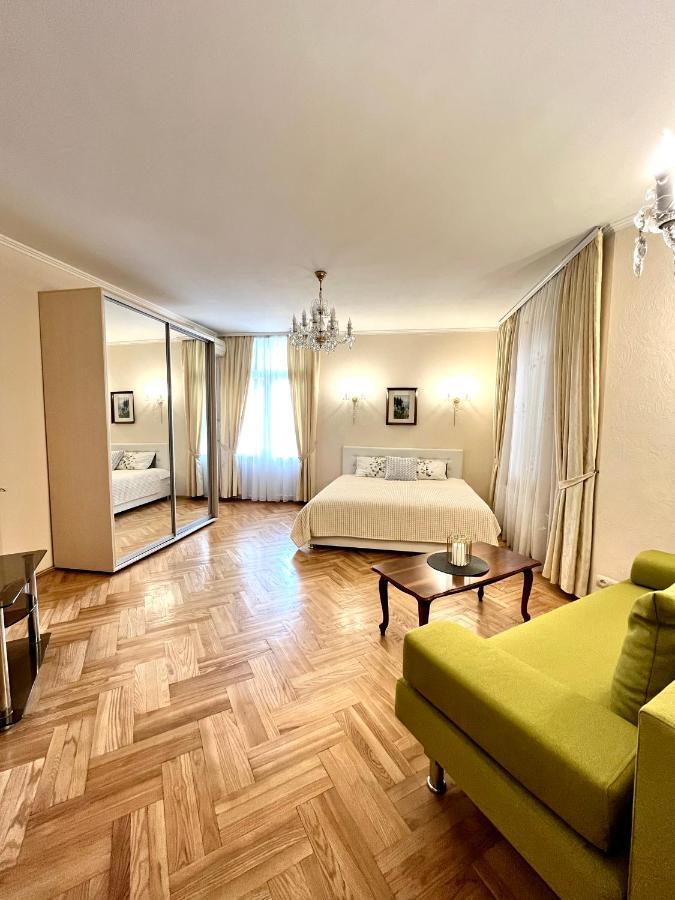 Апартаменты В Самом Центре Столицы. Kyiv Exterior photo